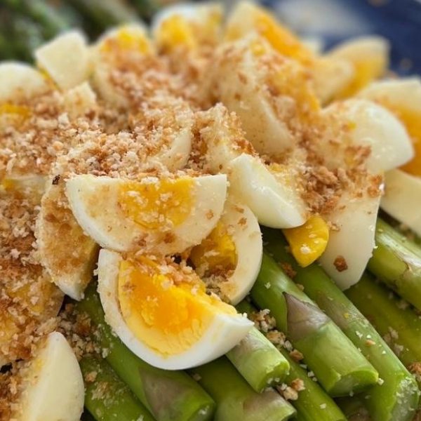sq-Chopped Egg and Asparagus with Brown Butter